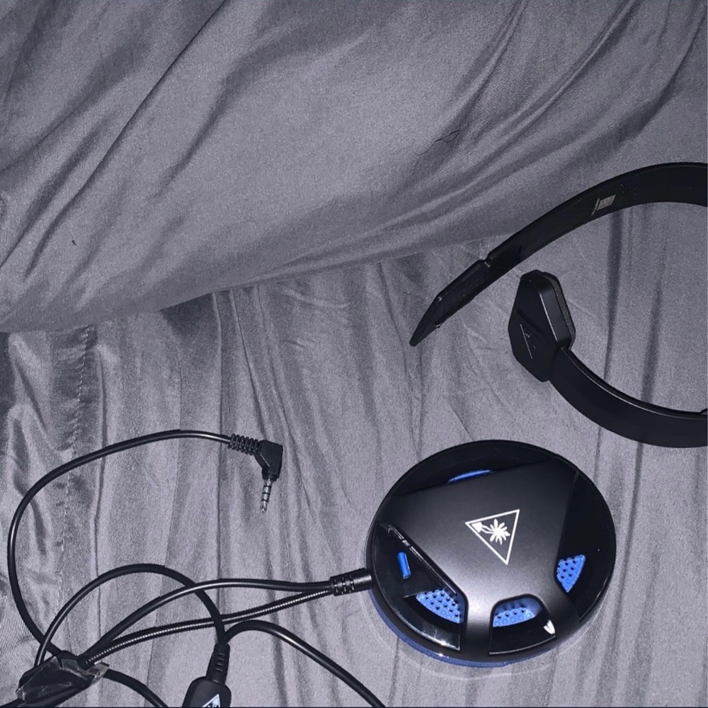 PS4 & Ps5 headset - Picture 2 of 4